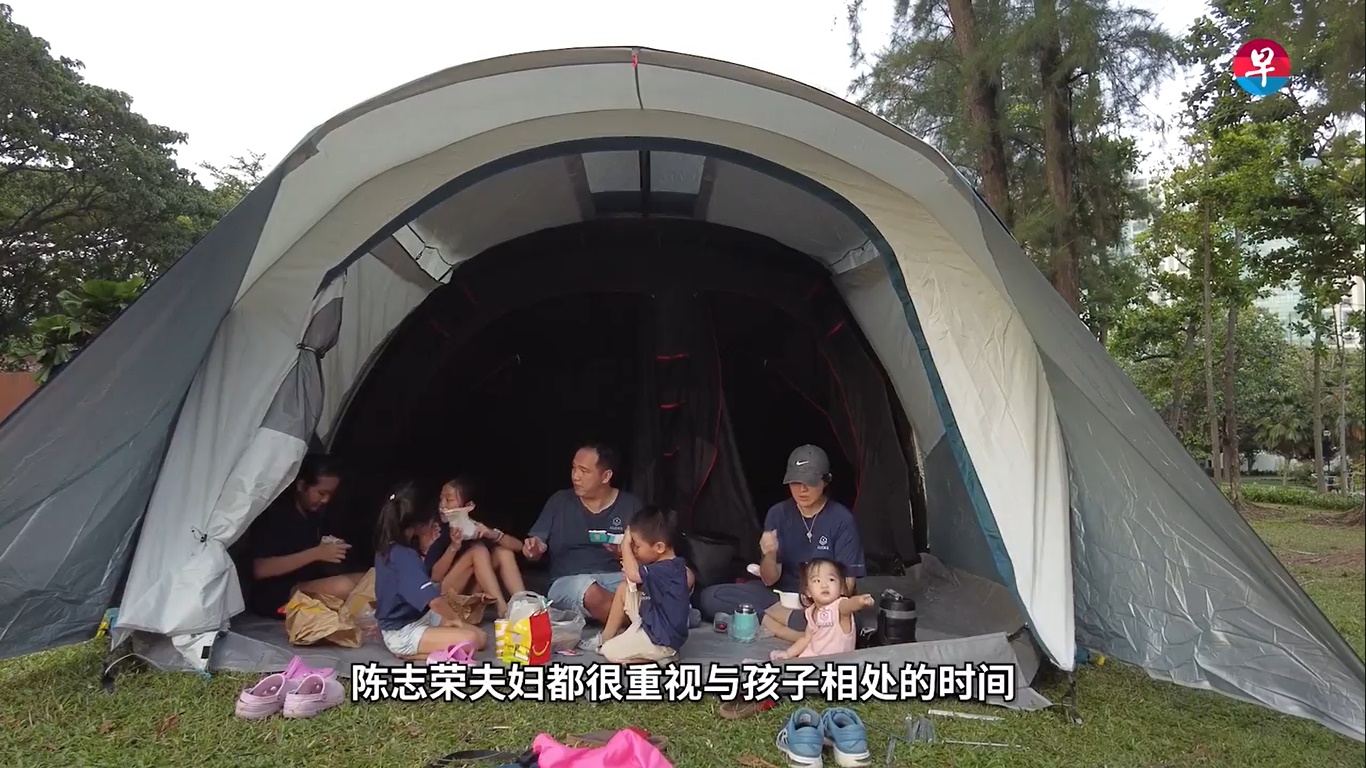 （已签发）柔：狮城二三事：辞职创业当起家庭主夫，前银行高管相伴五幼儿
