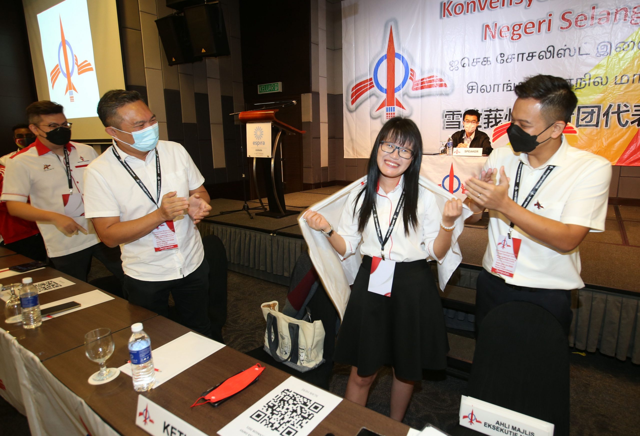 me02头-大都会：雪州社青团改选／2图