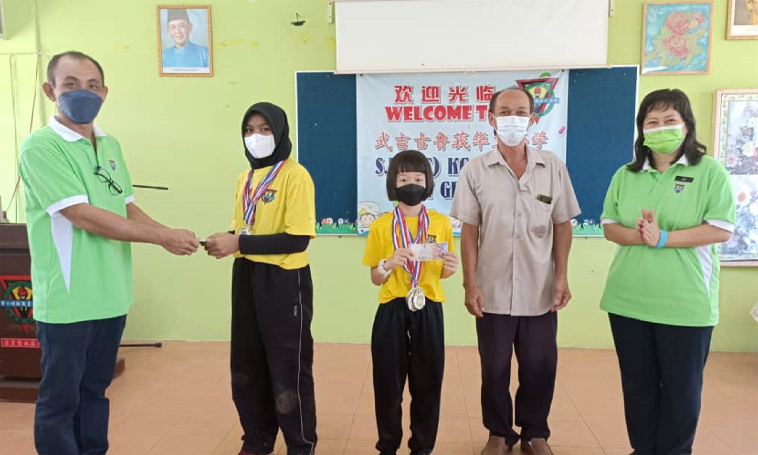 NS02 庇朥/ 武吉古鲁莪新村华小举办常年运动会，获得师生及家长们踊跃参与。