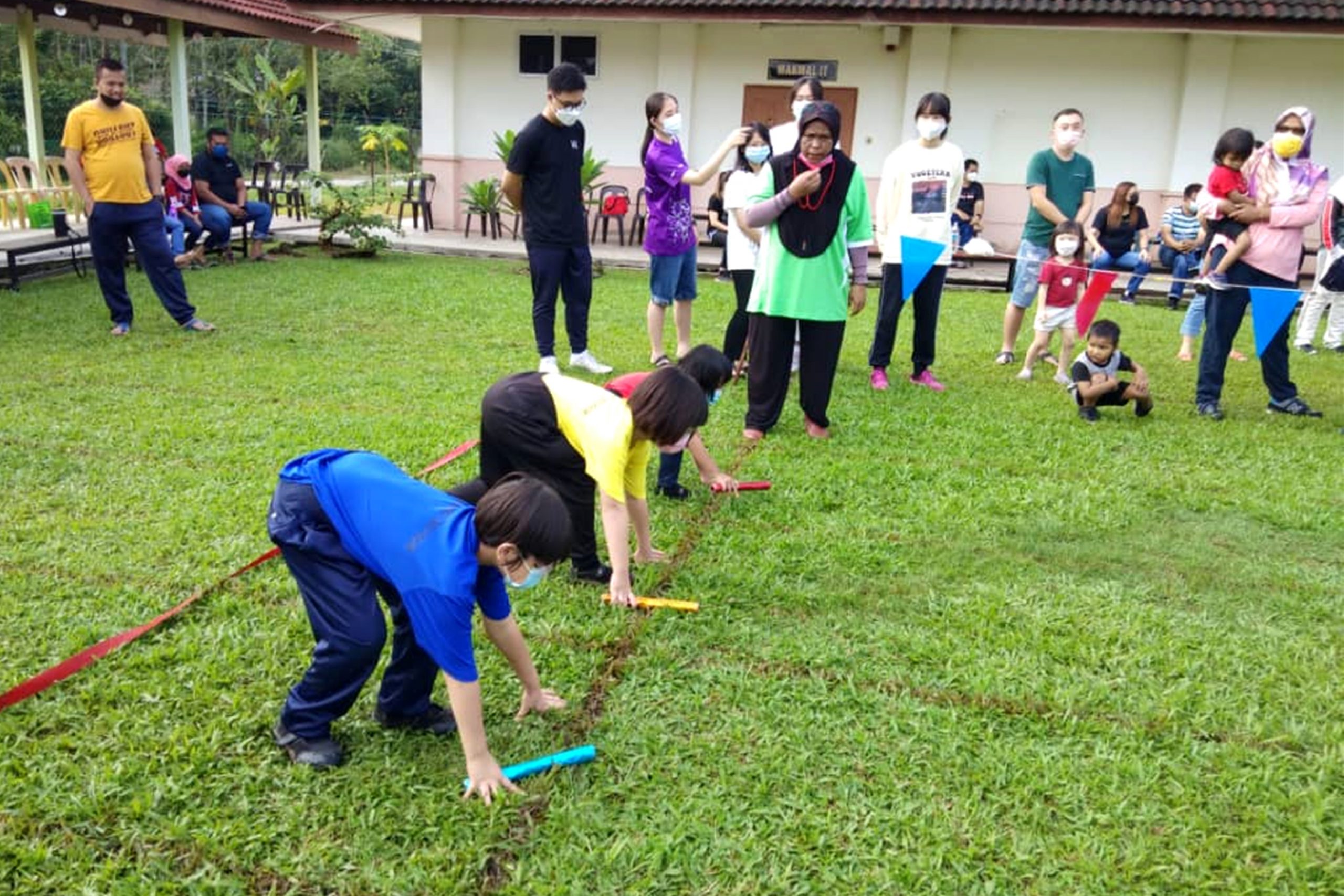 NS02 庇朥/ 武吉古鲁莪新村华小举办常年运动会，获得师生及家长们踊跃参与。