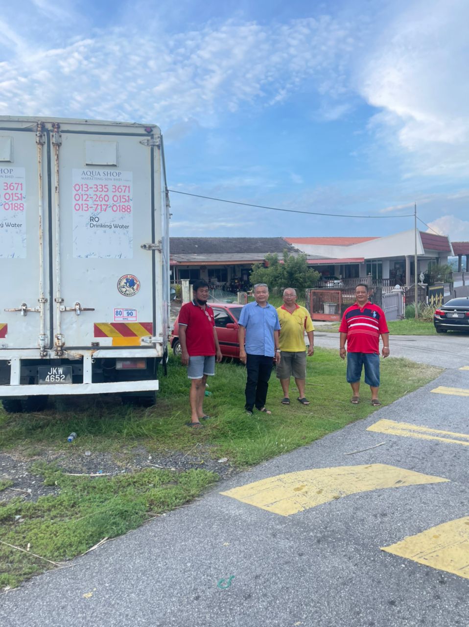 NS淡边/是谁的罗里停放在住宅区半年余未移走