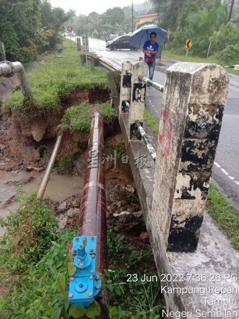 NS淡边／淡边瓜拉庇劳公路6公里，桥梁雨中裂开 暂时封路