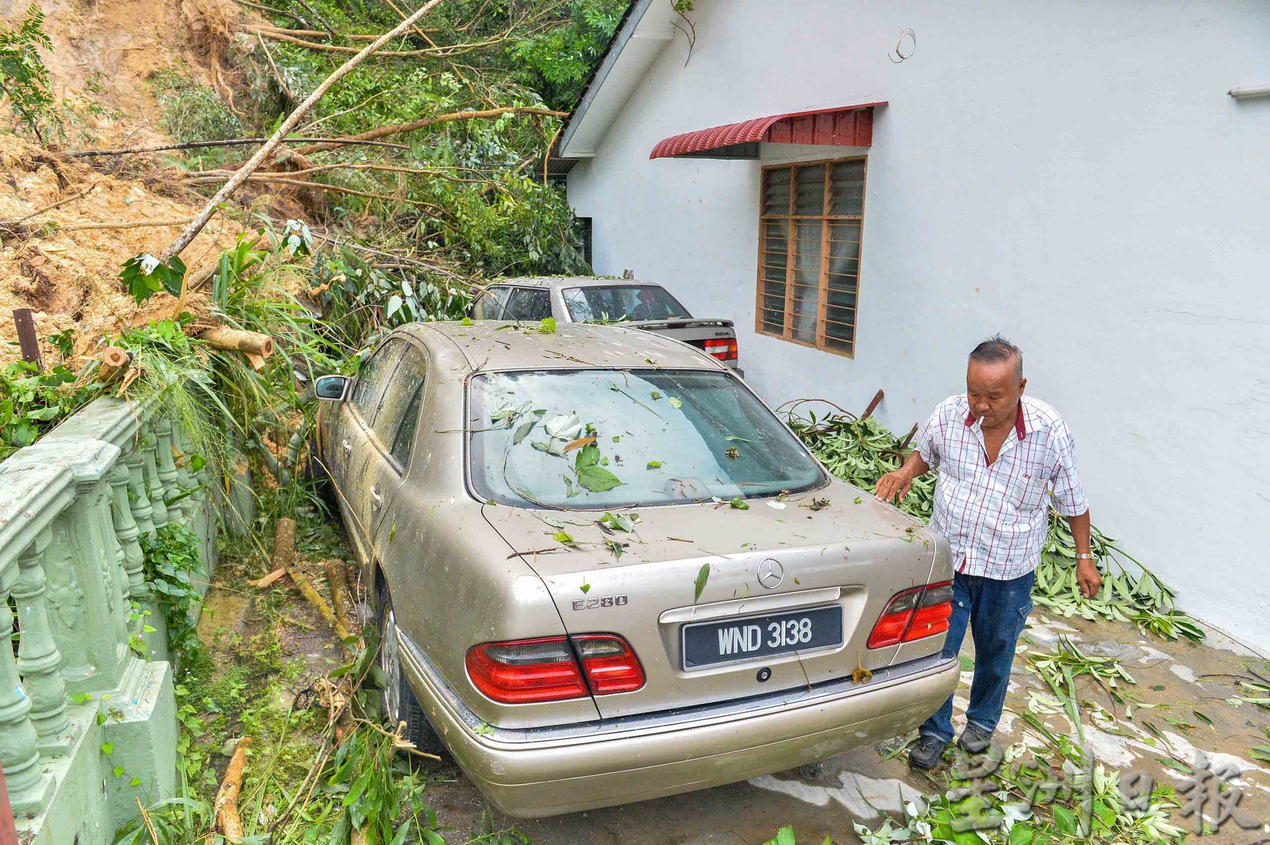 NS芙蓉/森都城花园遇大雨土崩,泥石倾泻波及住家,唯独石拿督庙“显灵”避过一劫