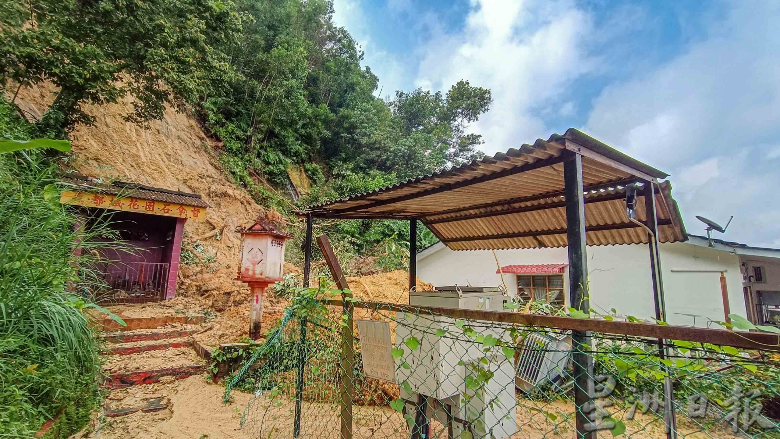 NS芙蓉/森都城花园遇大雨土崩,泥石倾泻波及住家,唯独石拿督庙“显灵”避过一劫