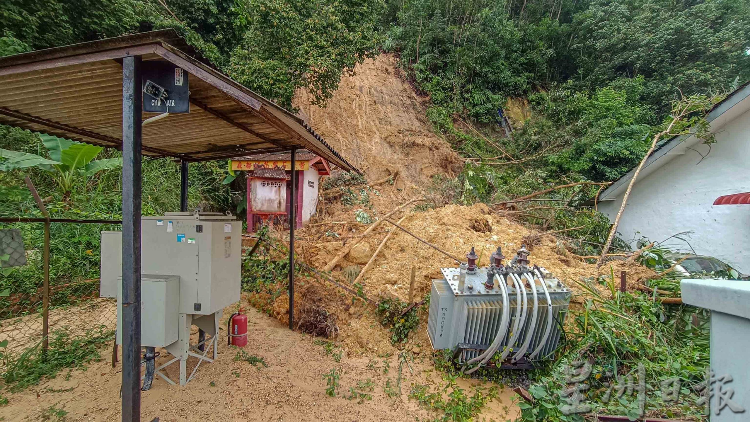 NS芙蓉/森都城花园遇大雨土崩,泥石倾泻波及住家,唯独石拿督庙“显灵”避过一劫