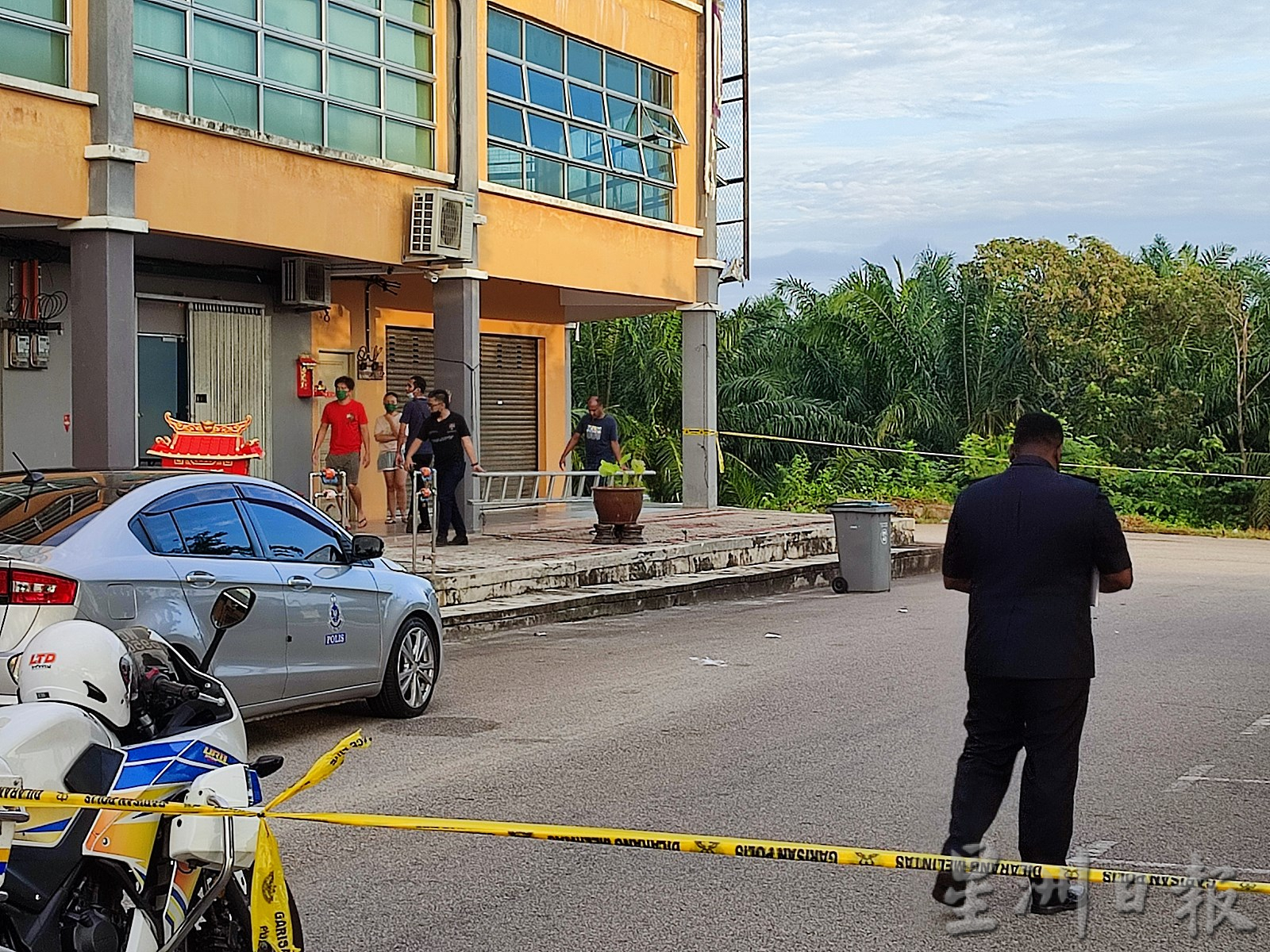 NS马口:外国男子潜进疑要偷窃燕窝却倒毙在商店楼上