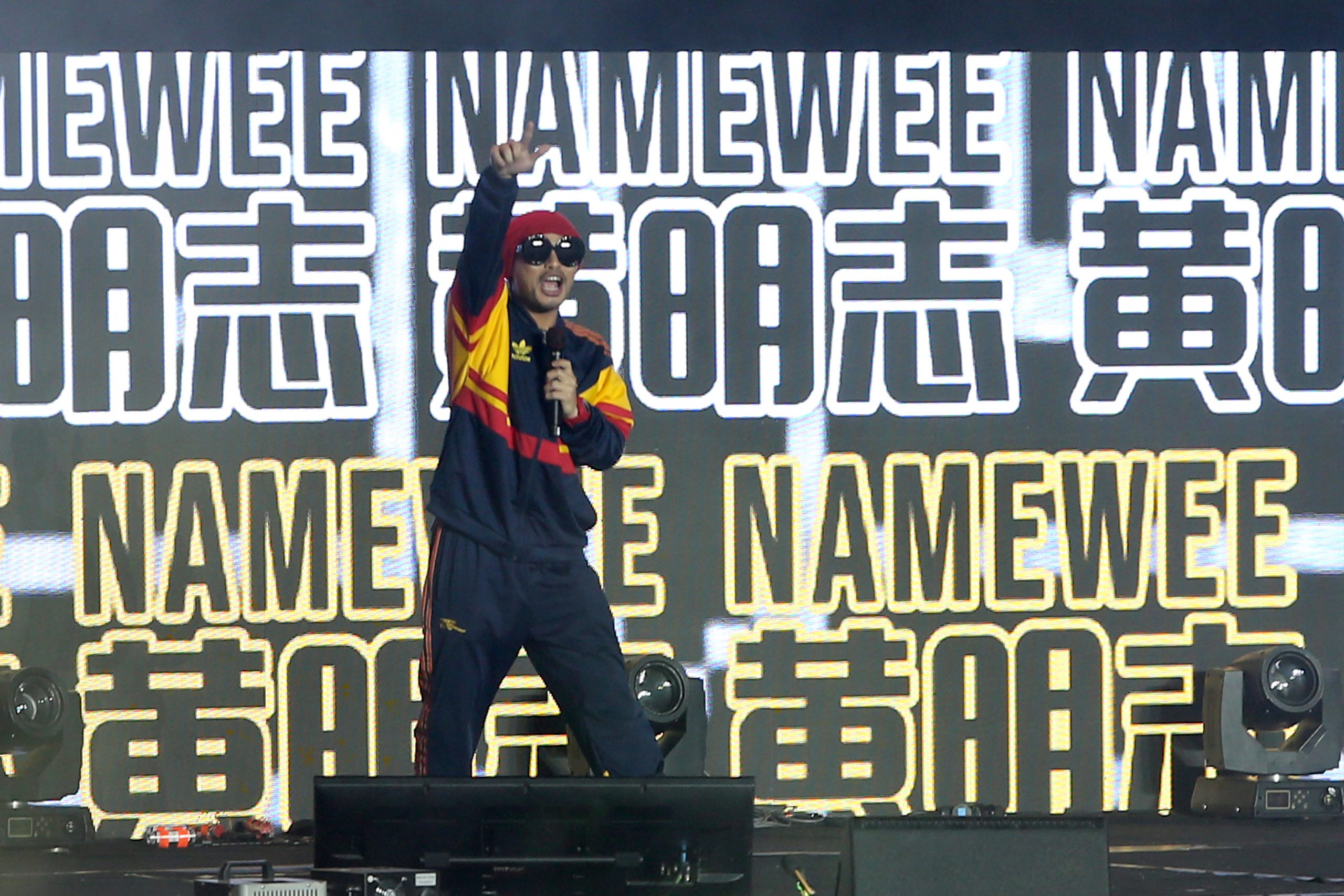 PSY旋风来马亮相24分钟  直呼想在大马开个唱