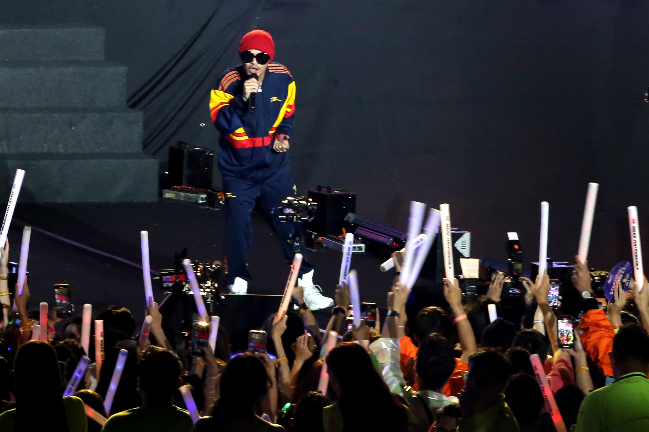 PSY旋风来马亮相24分钟  直呼想在大马开个唱