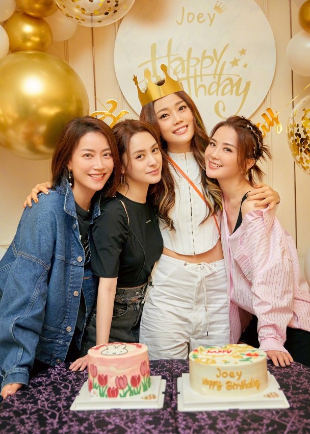 Twins合体贺容祖儿生日 阿Sa“报仇”抢吹蜡烛