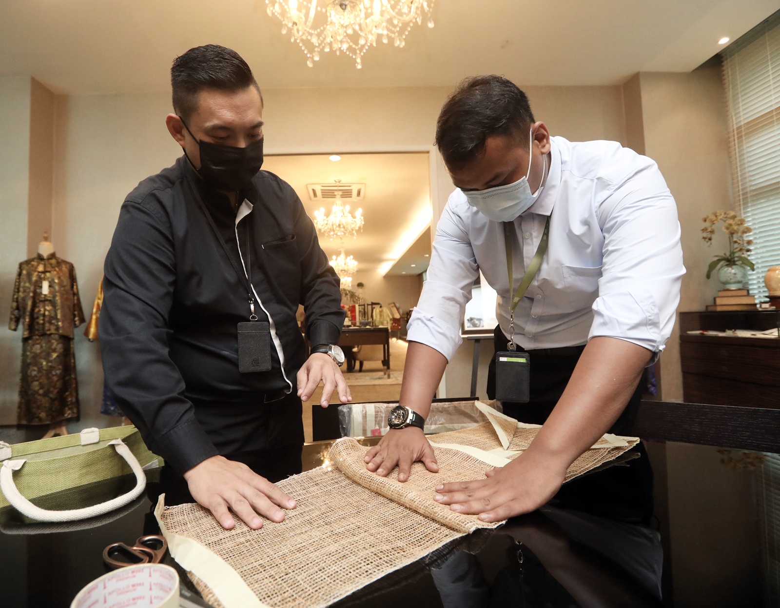 10/7见报∕我们∕马来穆斯林殡仪师