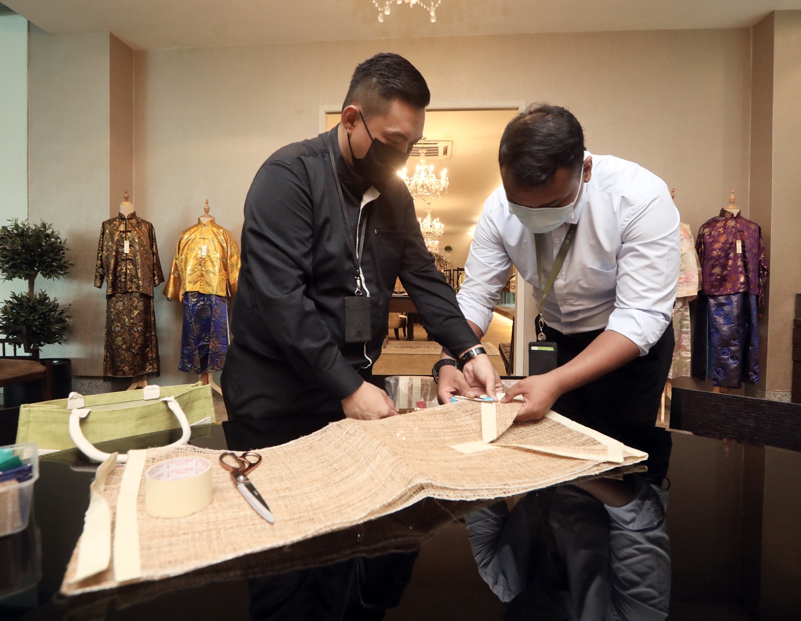 10/7见报∕我们∕马来穆斯林殡仪师