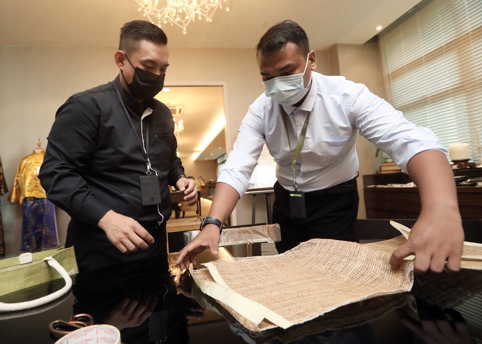 10/7见报∕我们∕马来穆斯林殡仪师