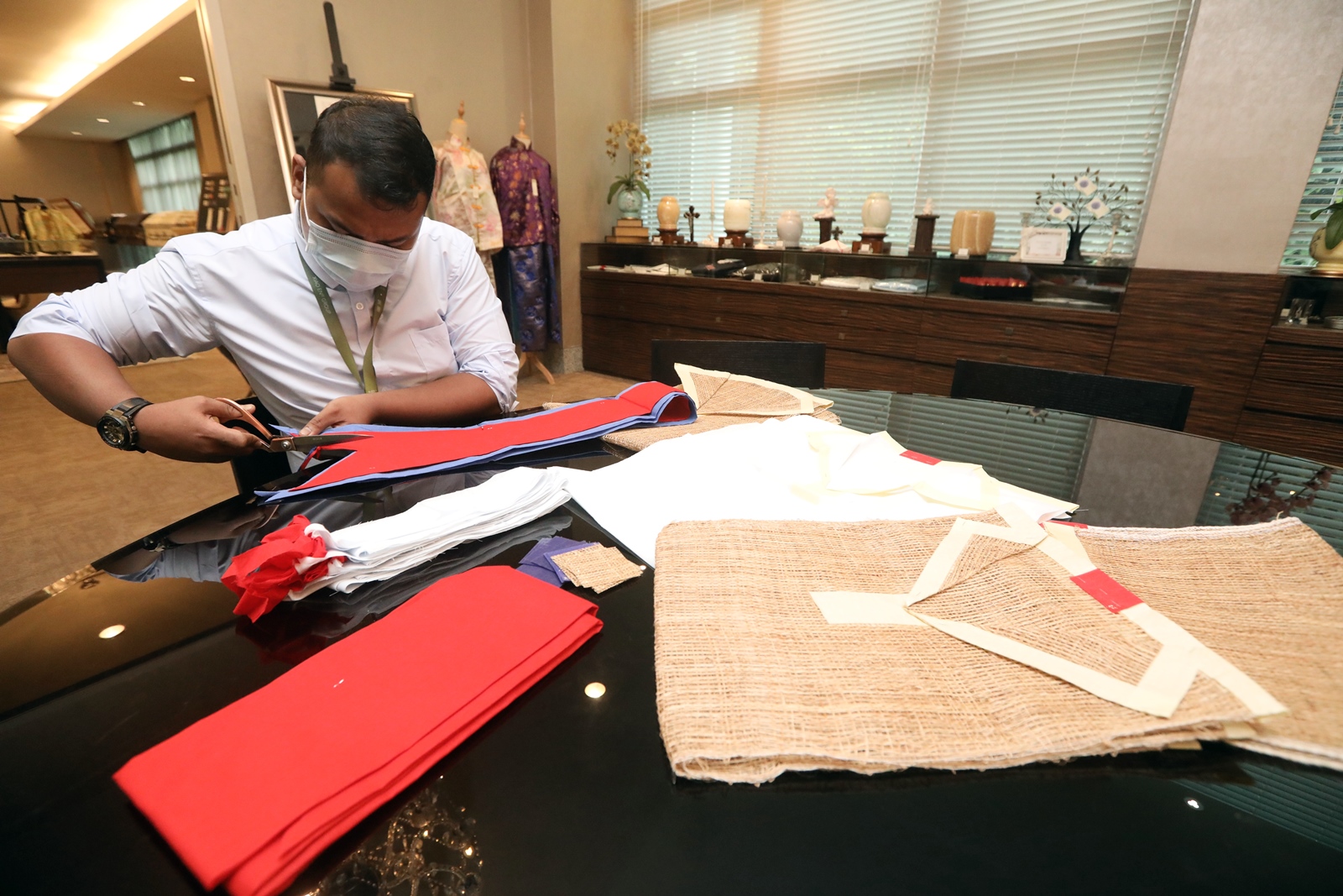 10/7见报∕我们∕马来穆斯林殡仪师