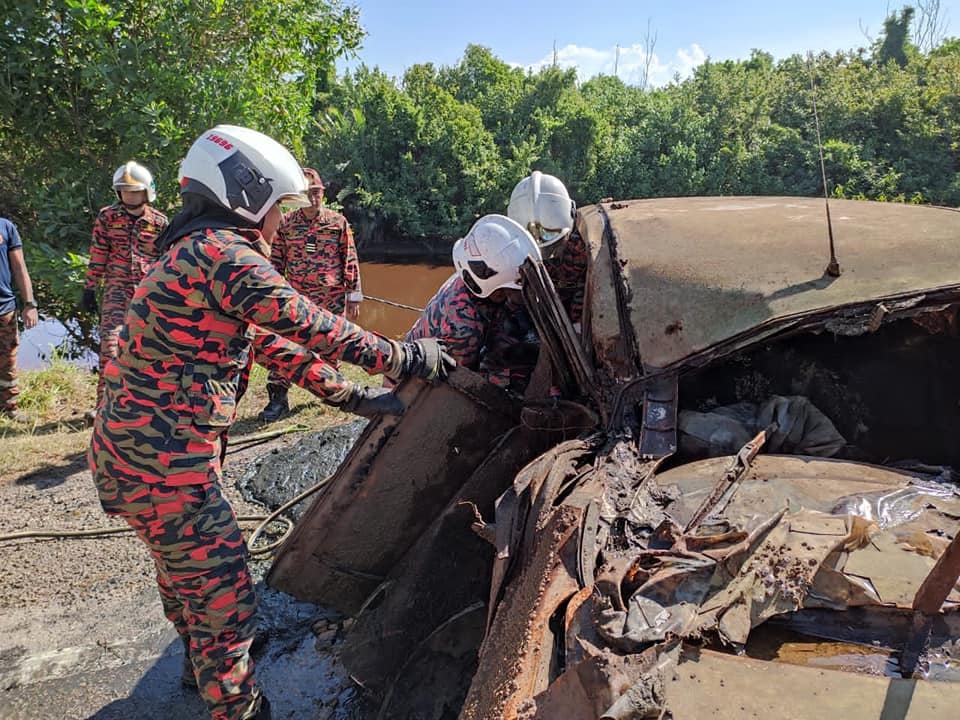 25岁男子离奇失踪9个月·河底找到尸体轿车