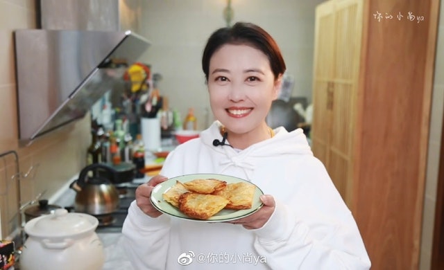 55岁周海媚被喊话生孩子  霸气回怼：我家没王位要继承