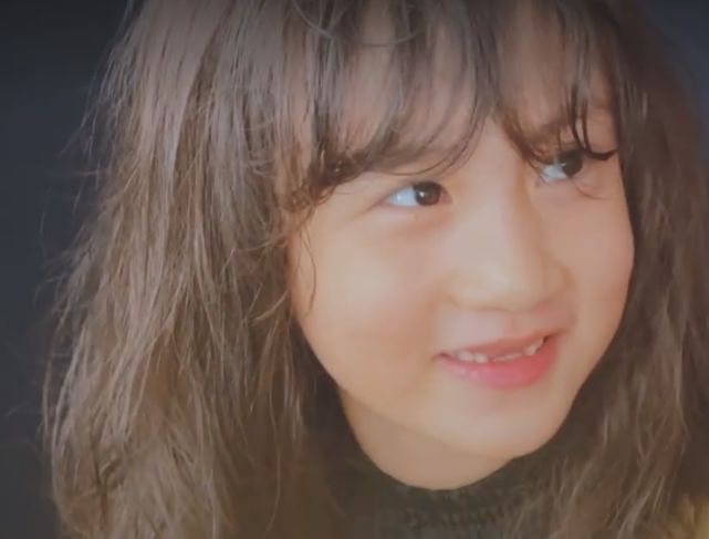 9岁多妹烫发爆口水战 黄磊护女：爱美是孩子天性	