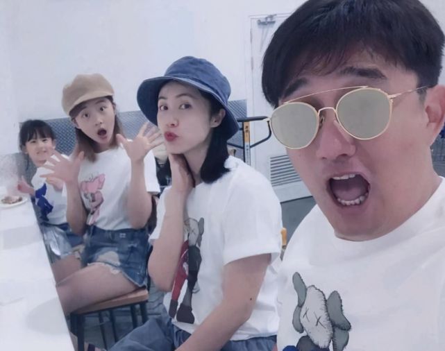 9岁多妹烫发爆口水战 黄磊护女：爱美是孩子天性	