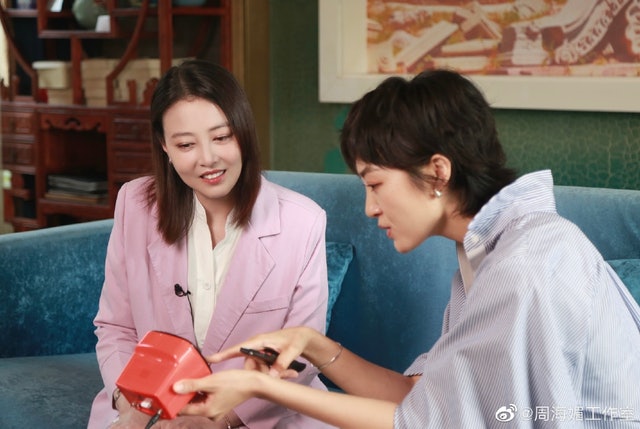 呻TVB很抠不出钱请替身 周海媚“跳楼”自己来