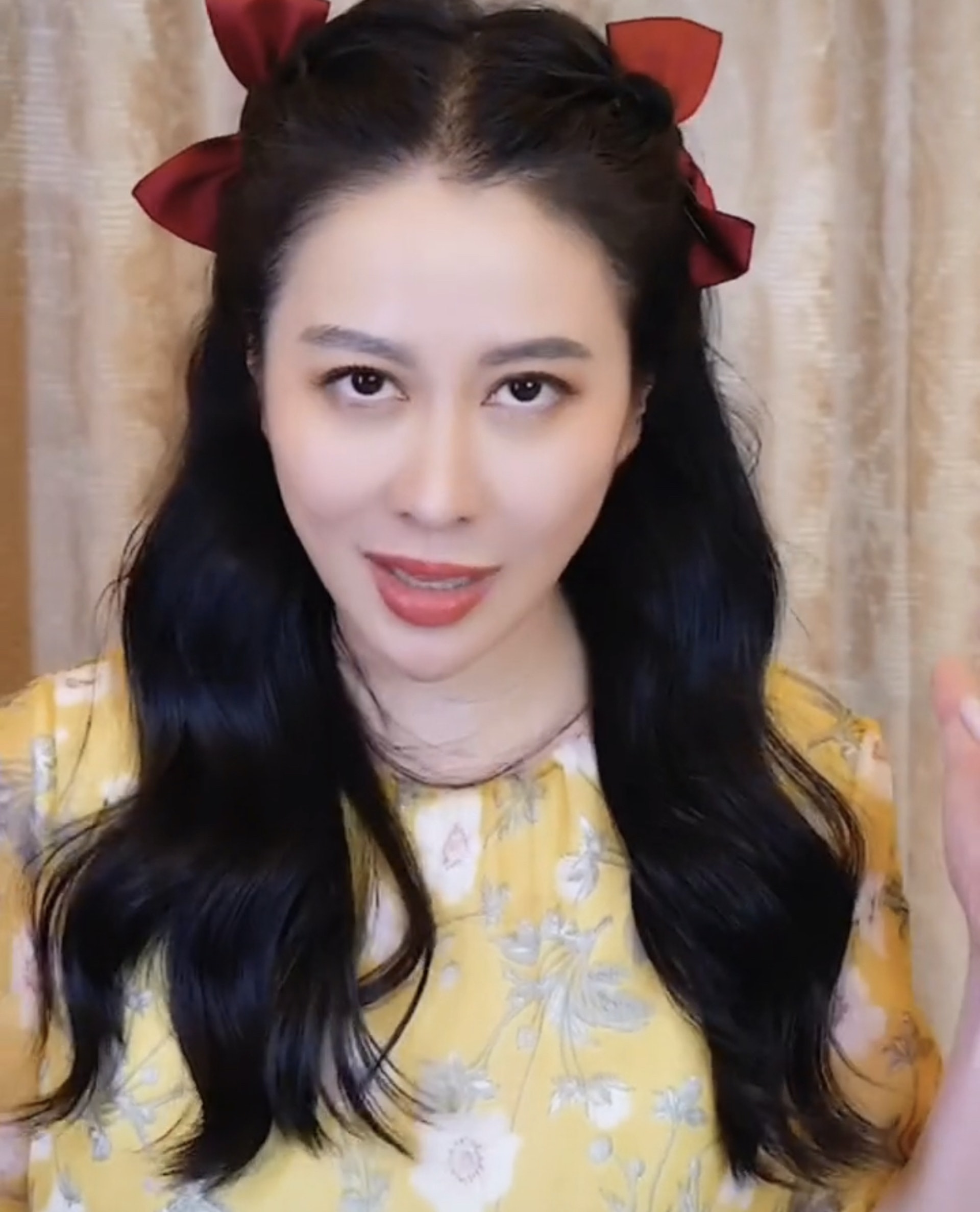 大妈霸占赛车场跳广场舞 叶璇斥扰民:该惩处