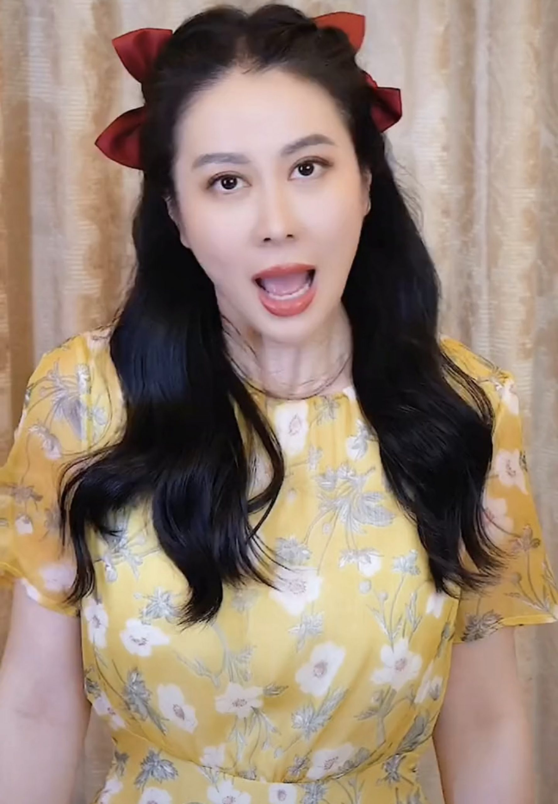 大妈霸占赛车场跳广场舞 叶璇斥扰民:该惩处