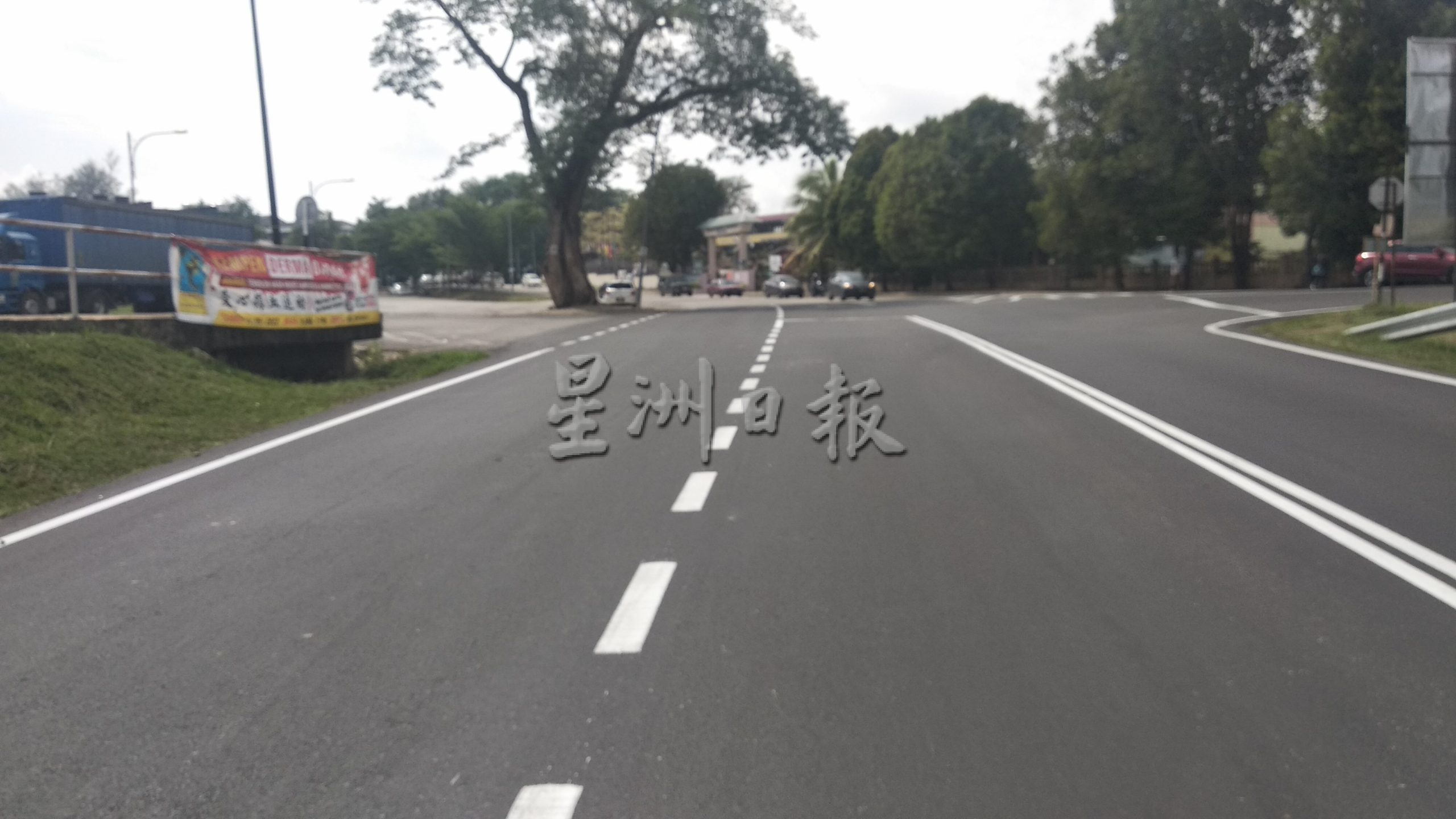 文德甲柏格里灵路 衔接路口处重铺沥青