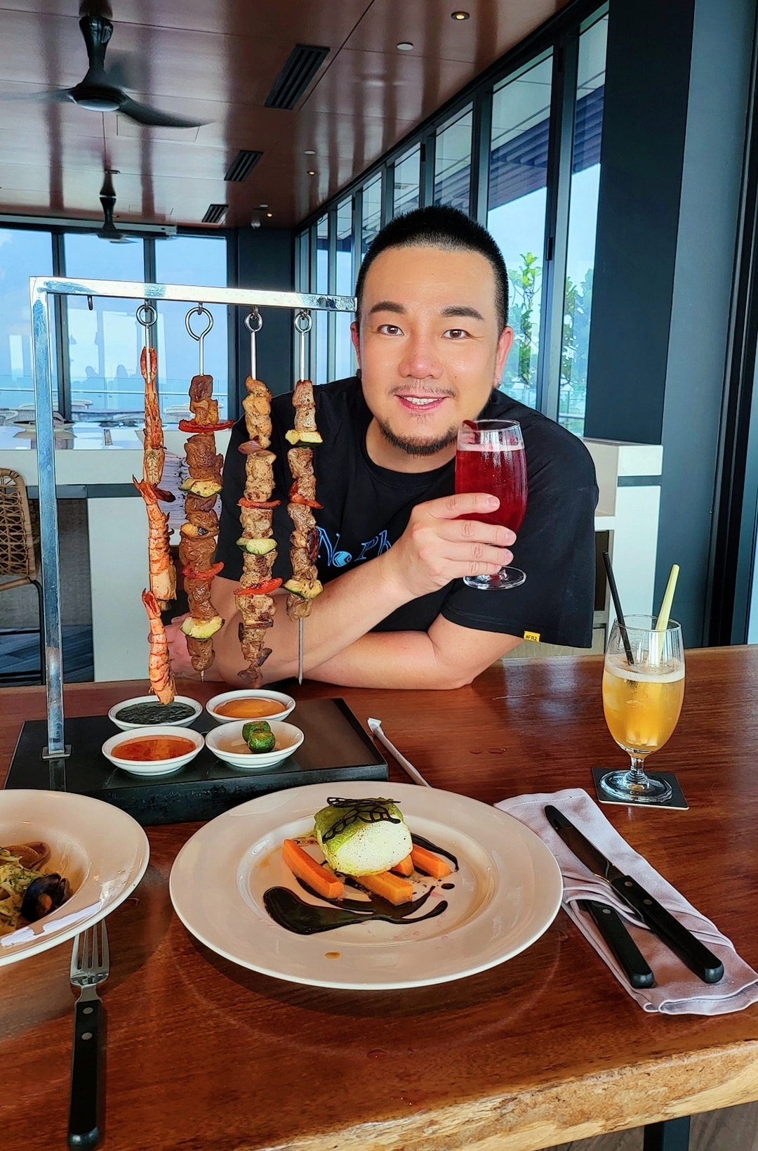  ​汉堡包只有半片肉 林德荣质疑偷工减料