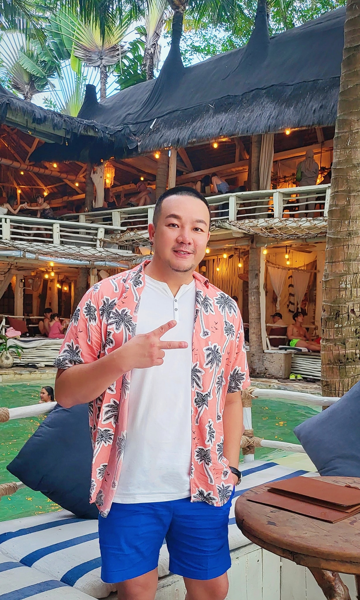  ​汉堡包只有半片肉 林德荣质疑偷工减料