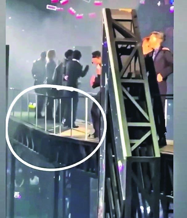  ​MIRROR演唱会险象环生 Frankie踩空摔落吓坏全场	