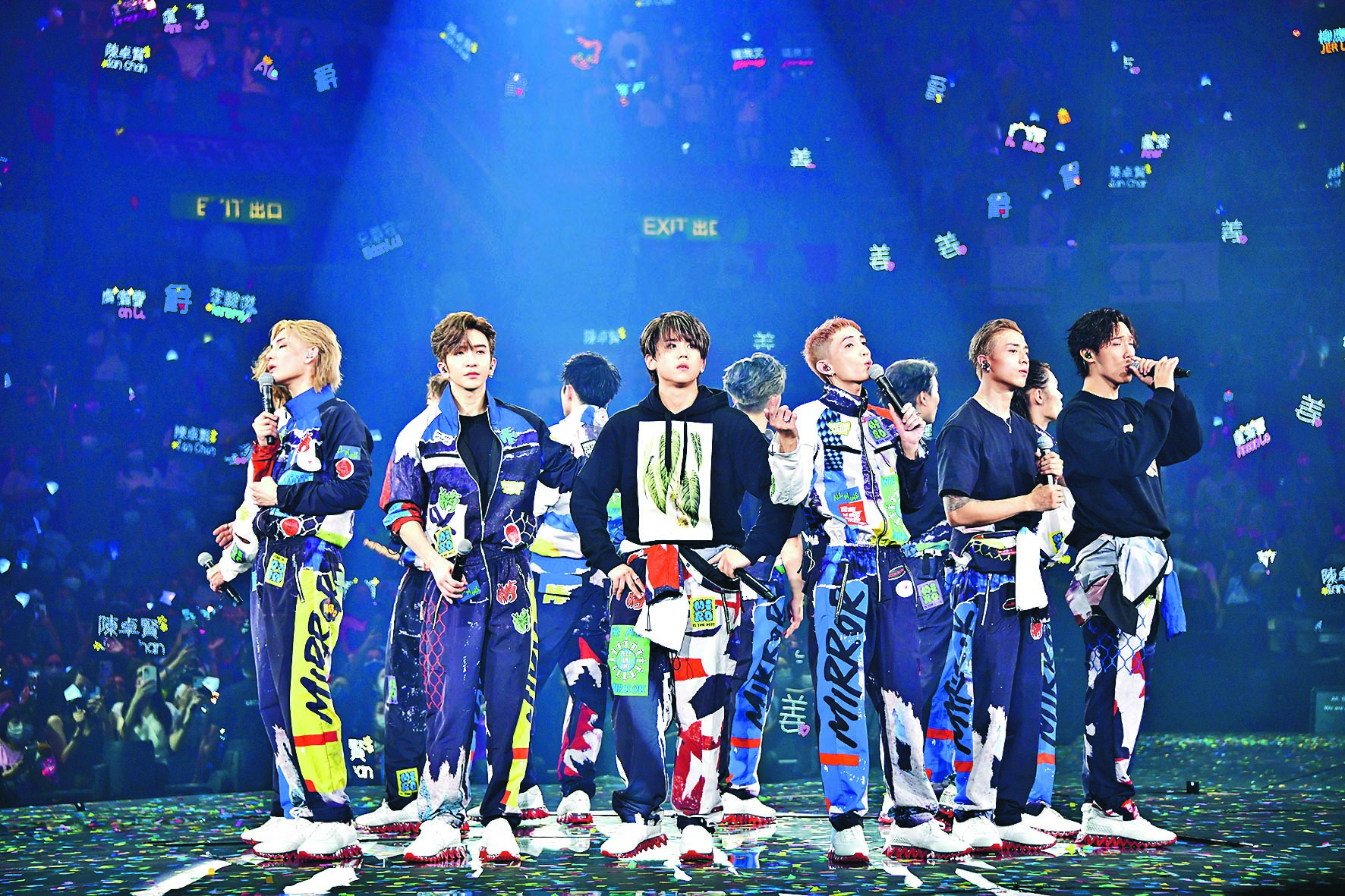  ​MIRROR演唱会险象环生 Frankie踩空摔落吓坏全场	