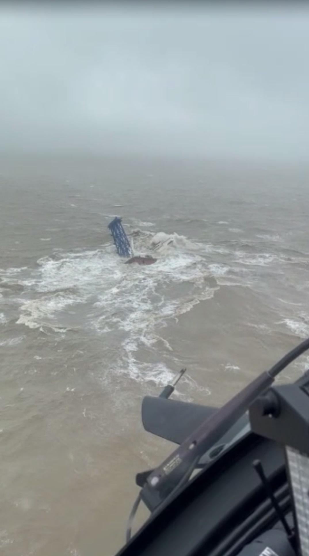 “你是我们唯一的希望〞遇风浪沉没工程船求救录音曝光