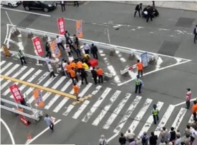 安倍传中枪晋三被救护车送走 日媒: 目前处于昏迷状态