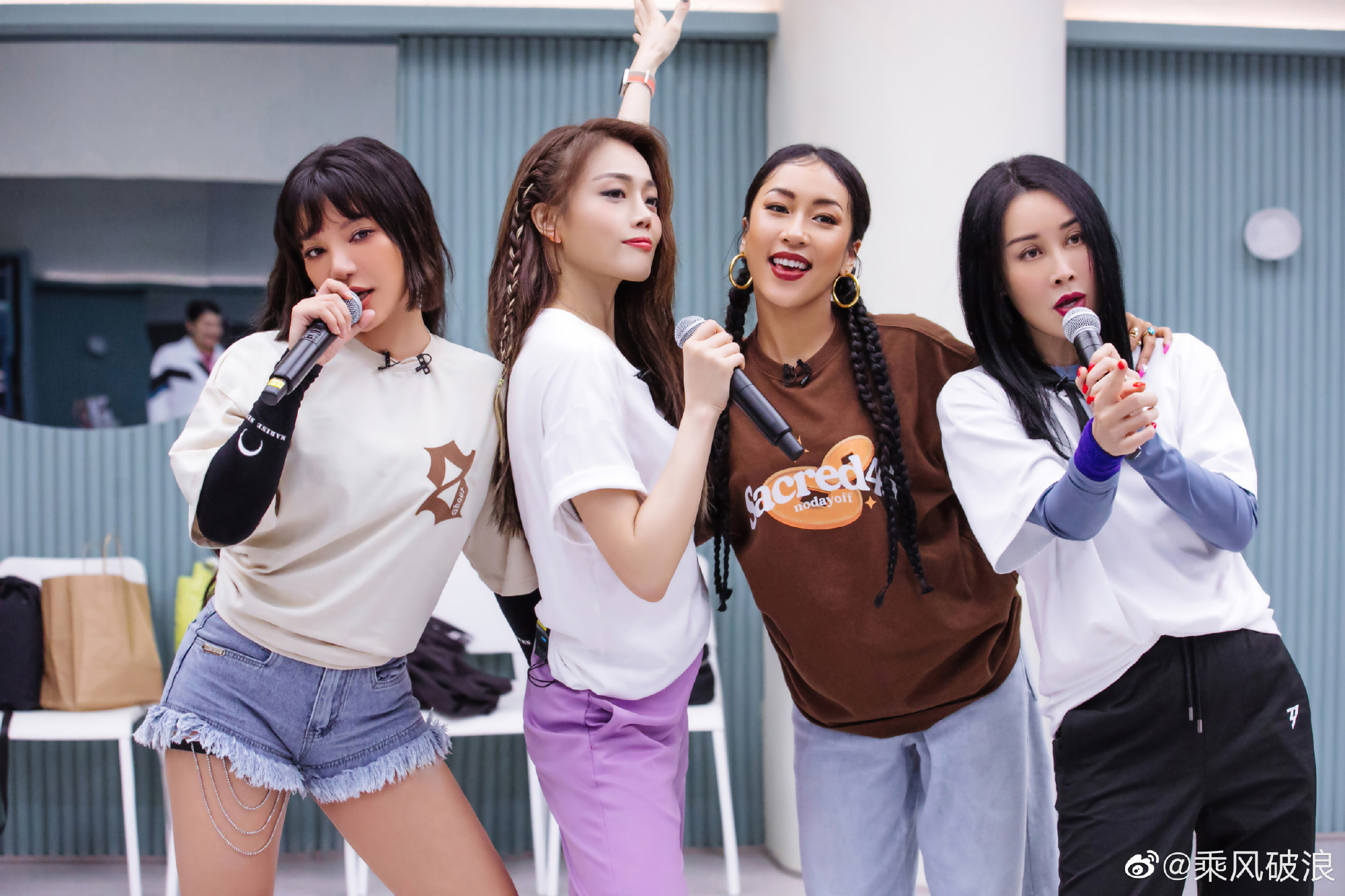 《乘风》姐姐室内吸烟惹争议 网歪楼明星用65仙打火机