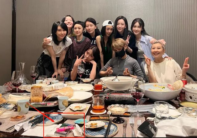 《乘风》姐姐室内吸烟惹争议 网歪楼明星用65仙打火机