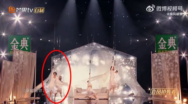 《乘风破浪》|黄奕吊钢丝失手坠落 惊悚画面曝光