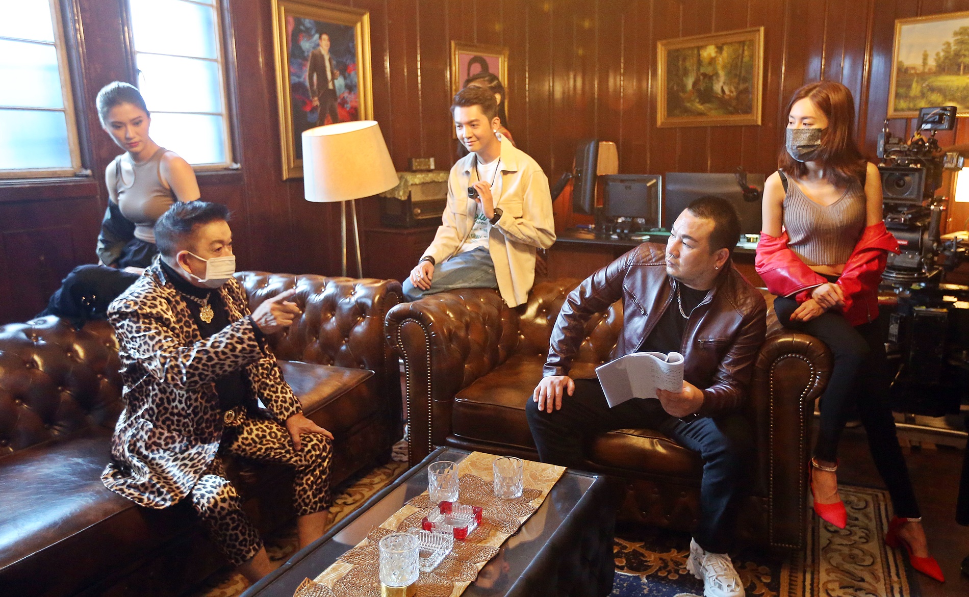 《发财联盟》|狂NG对白砍剩“单字” 辉哥片酬新币变马币