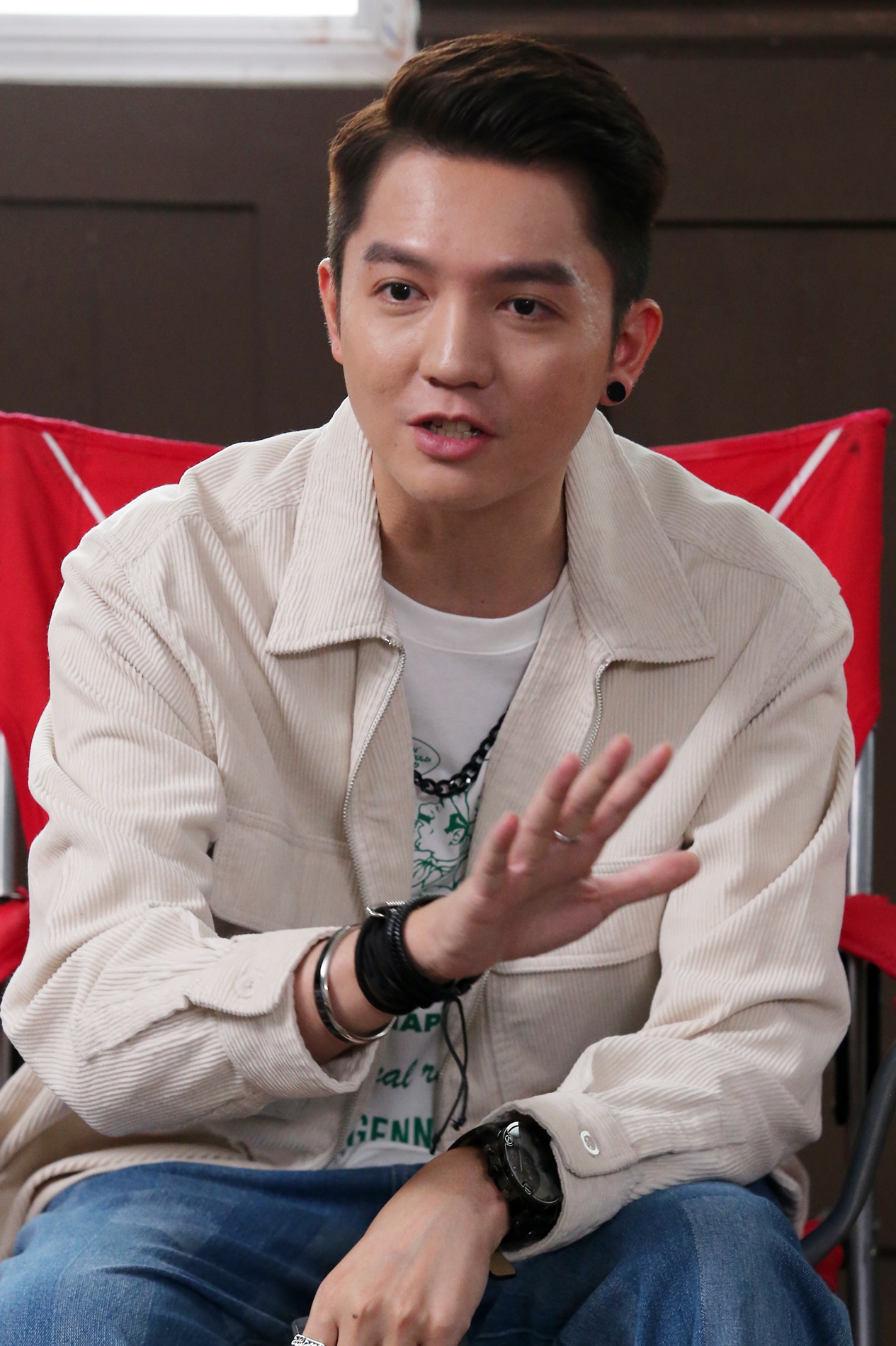 《发财联盟》|狂NG对白砍剩“单字” 辉哥片酬新币变马币