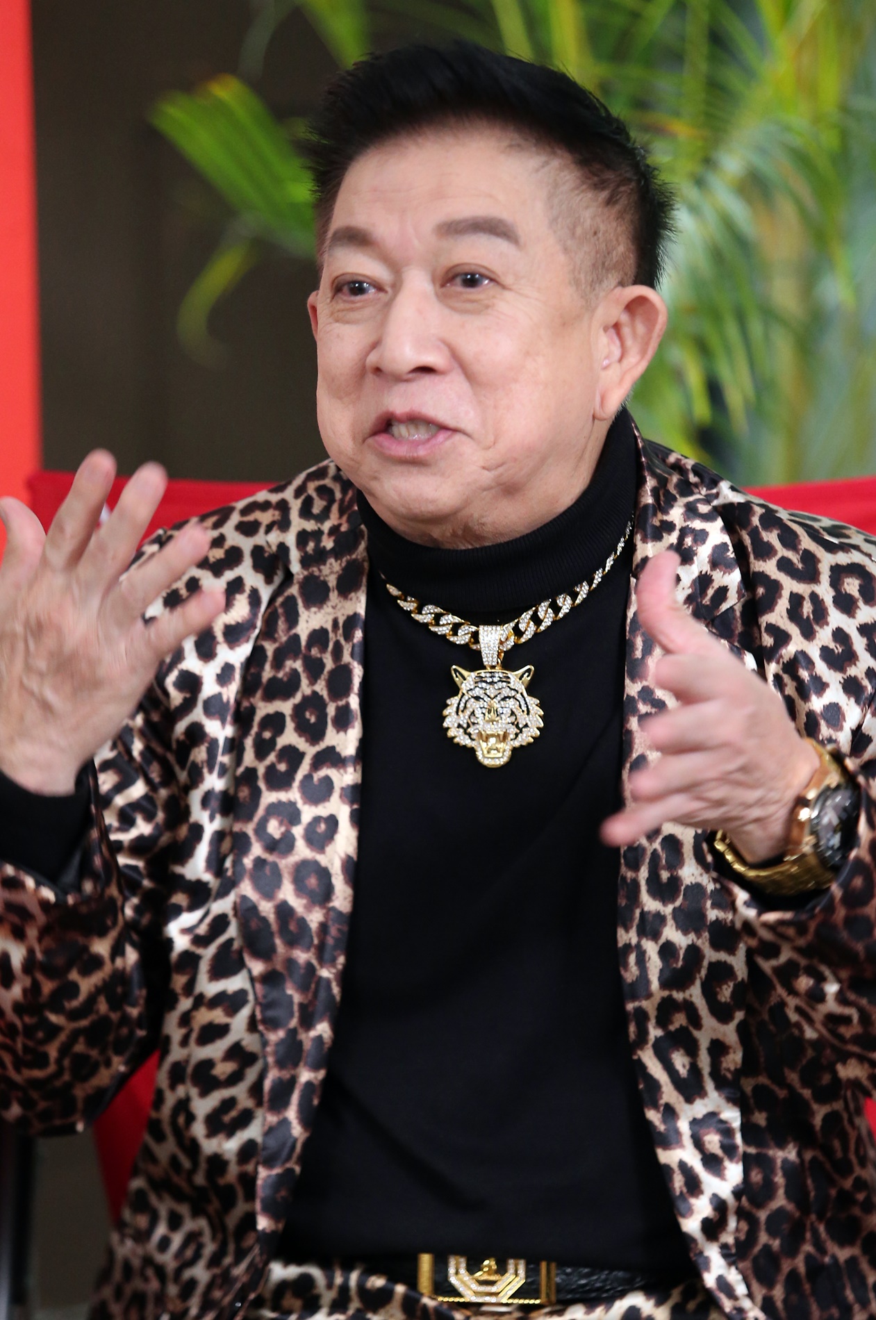 《发财联盟》|狂NG对白砍剩“单字” 辉哥片酬新币变马币