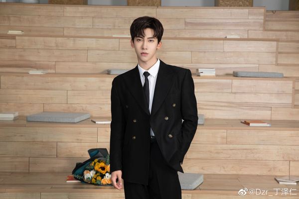 丁泽仁交往女粉又劈腿 站姐脱粉回踩不再包容