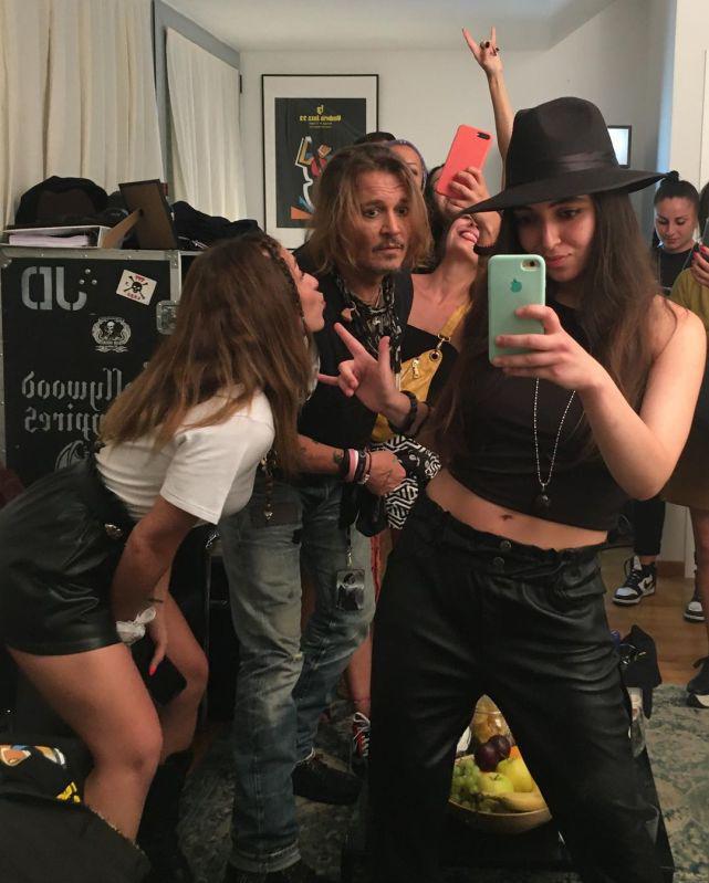 与意大利女网红嘴对嘴亲吻 尊尼特普被亏心宽体胖