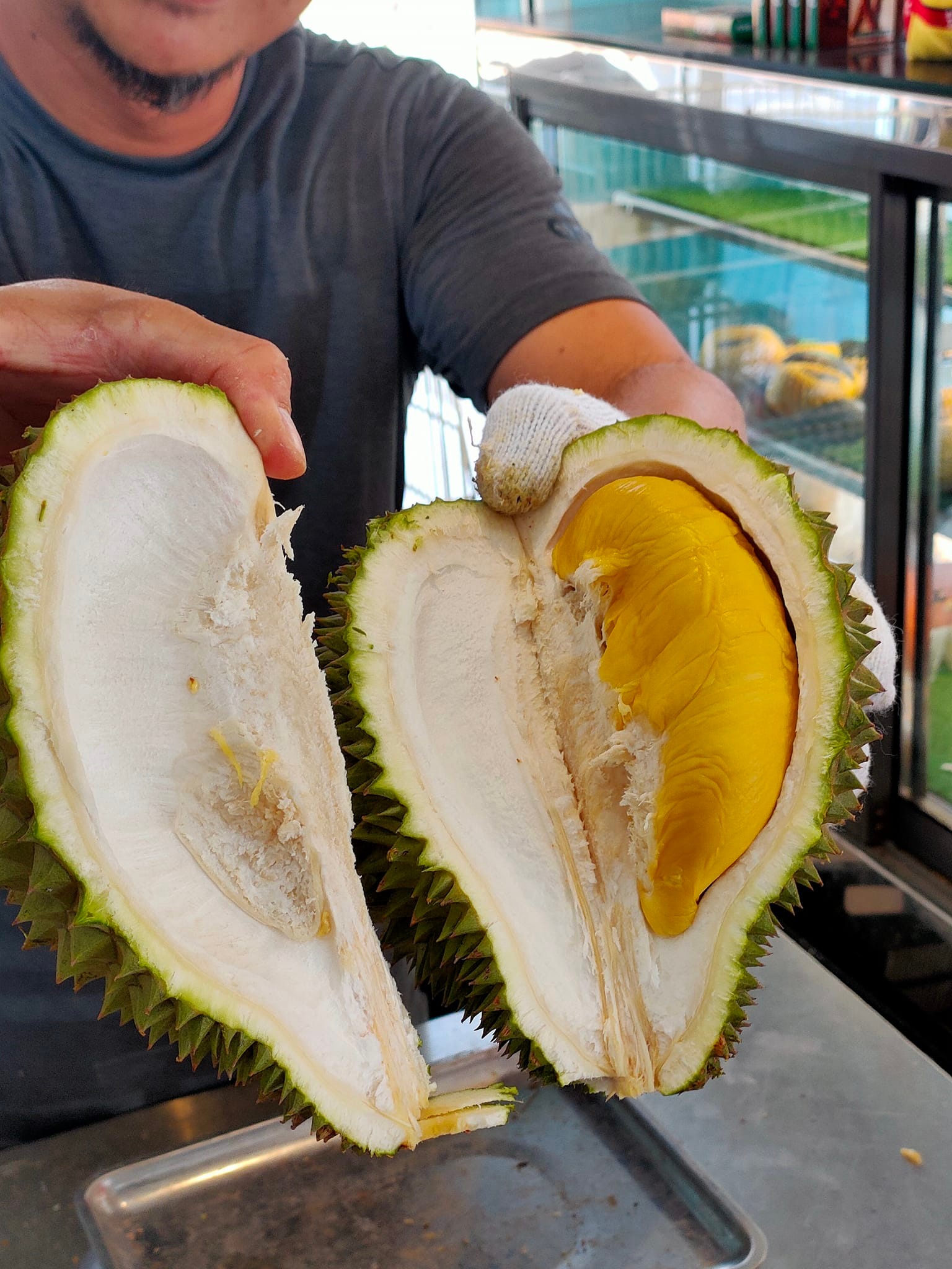 东:“坤玉榴梿”带动网购平台及快递服务。