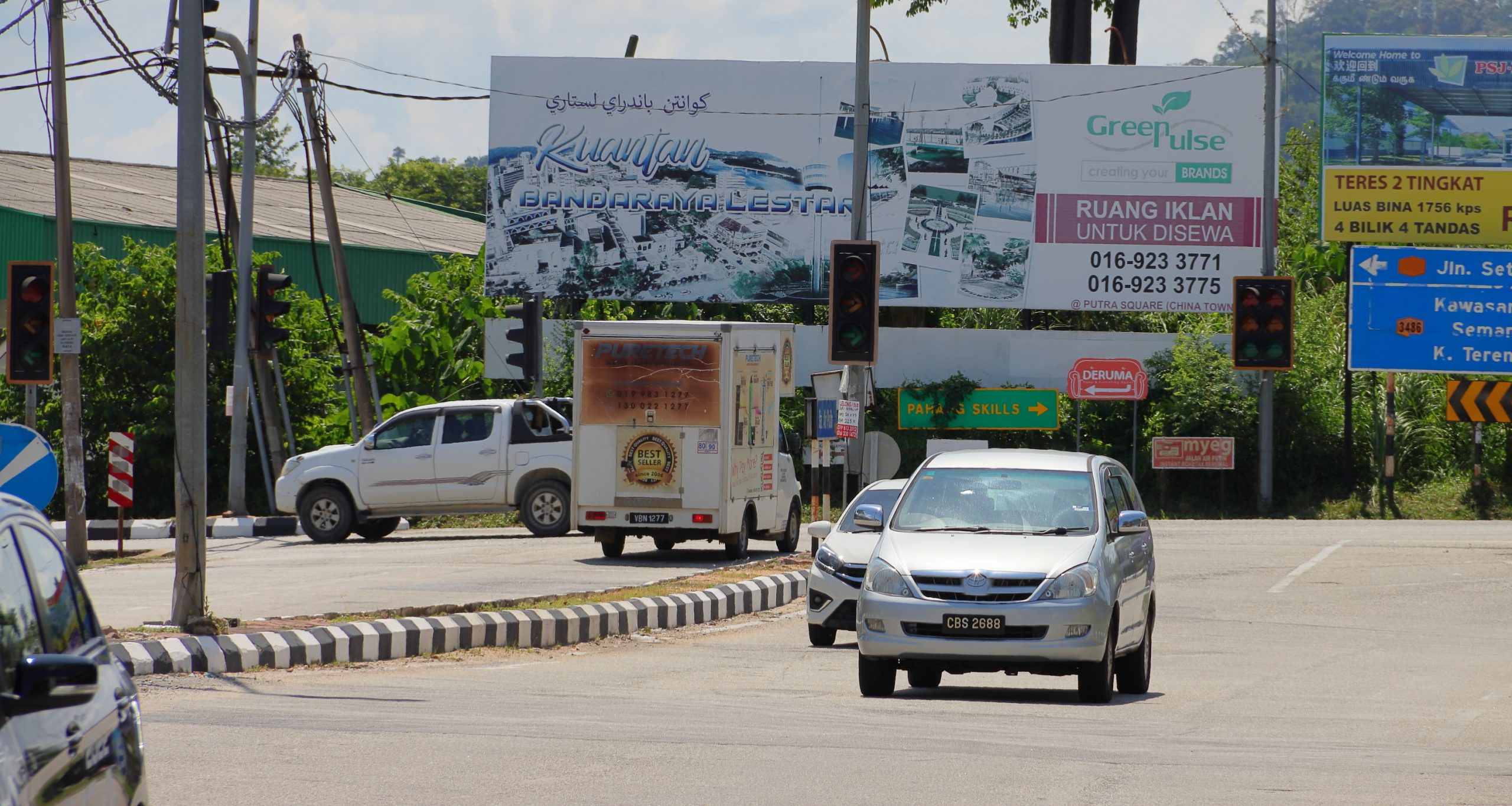 东：关丹市区停电，市民怨声载道。