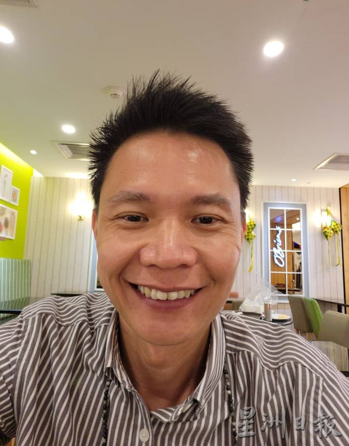 东:村民烧垃圾,火势迅速蔓延,险些波及榴梿园