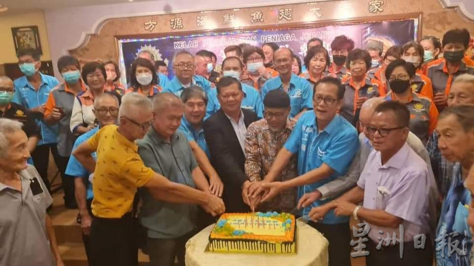 东:而连突工商俱乐部欢庆成立 47周年晚宴。