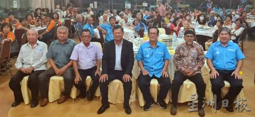 东:而连突工商俱乐部欢庆成立 47周年晚宴。