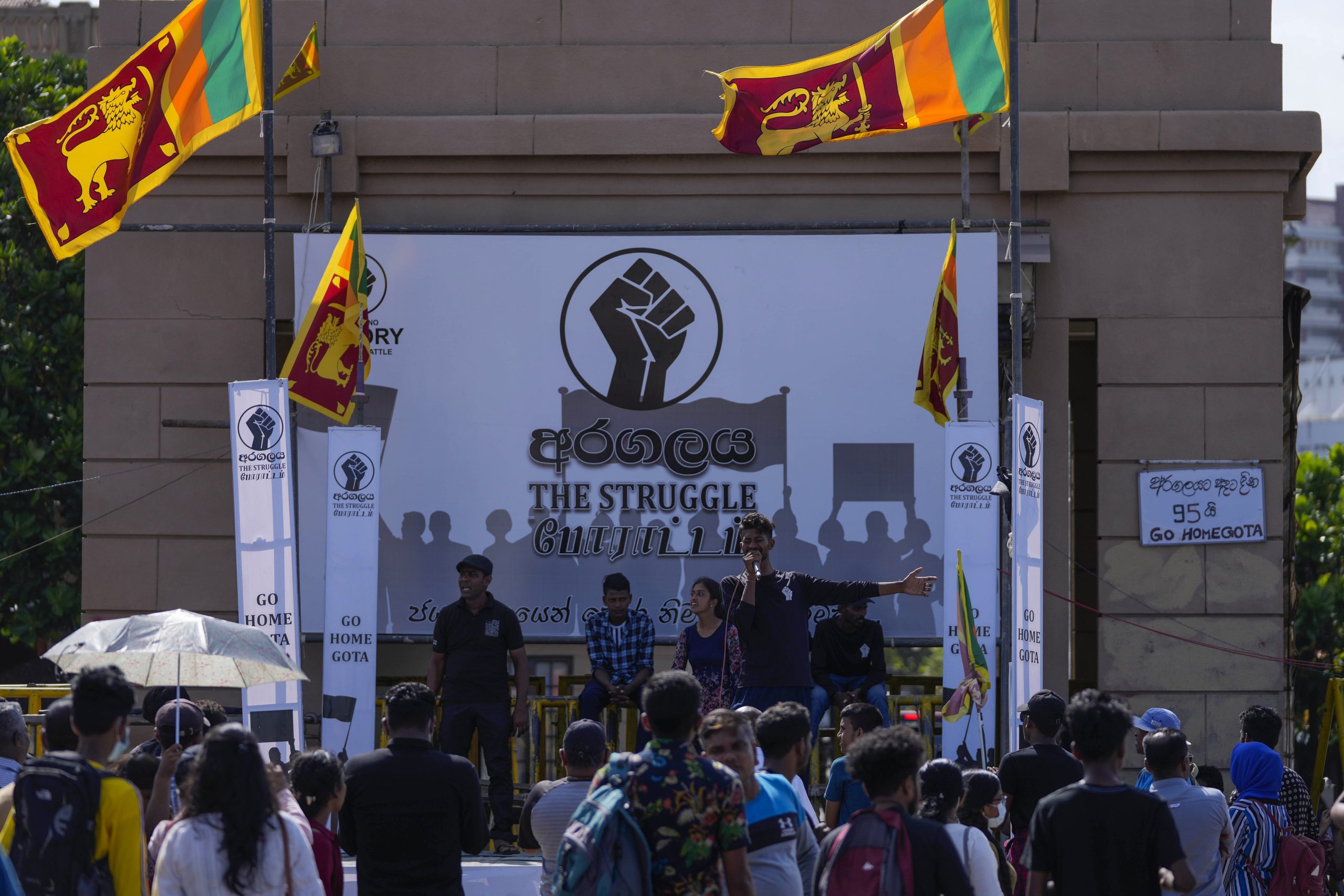 乘机出国遇阻 斯里兰卡总统料走水路出逃