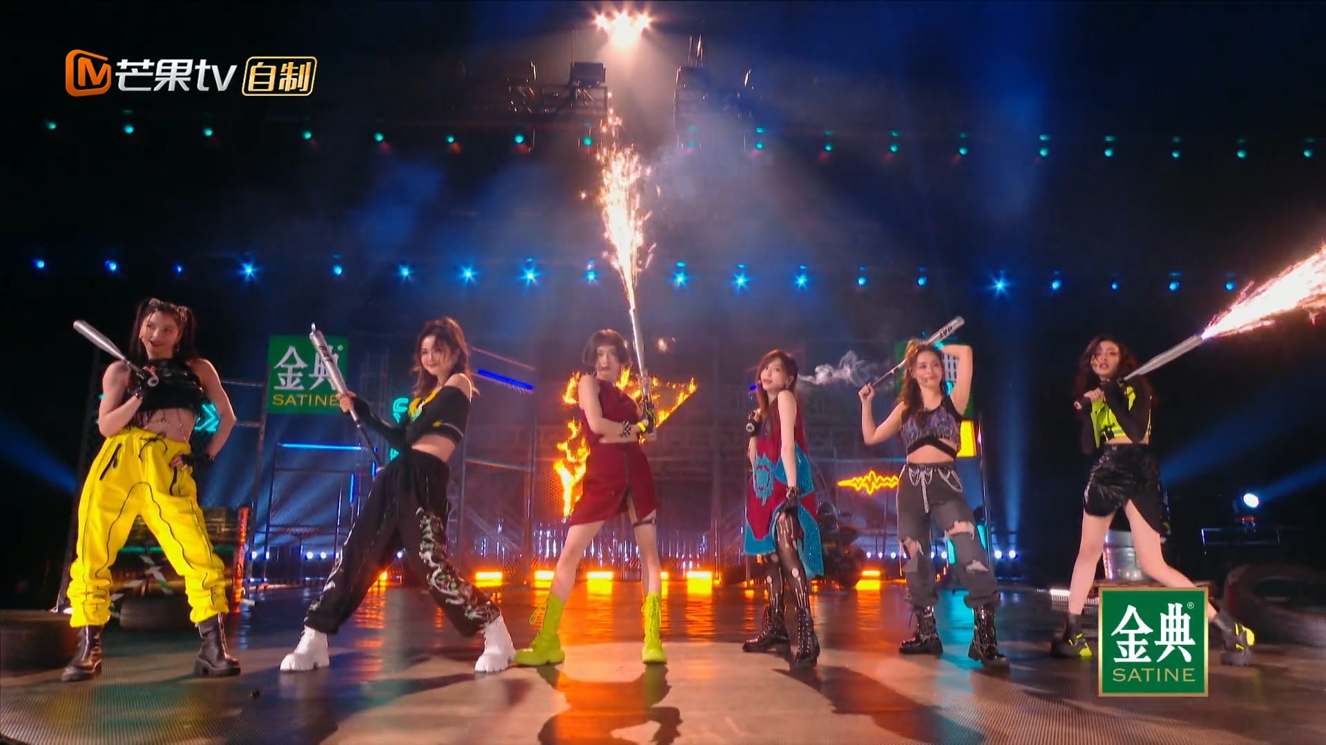 乘风破浪3 | 王心凌组3次失误拿第1  烟花舞火星飞溅引争议