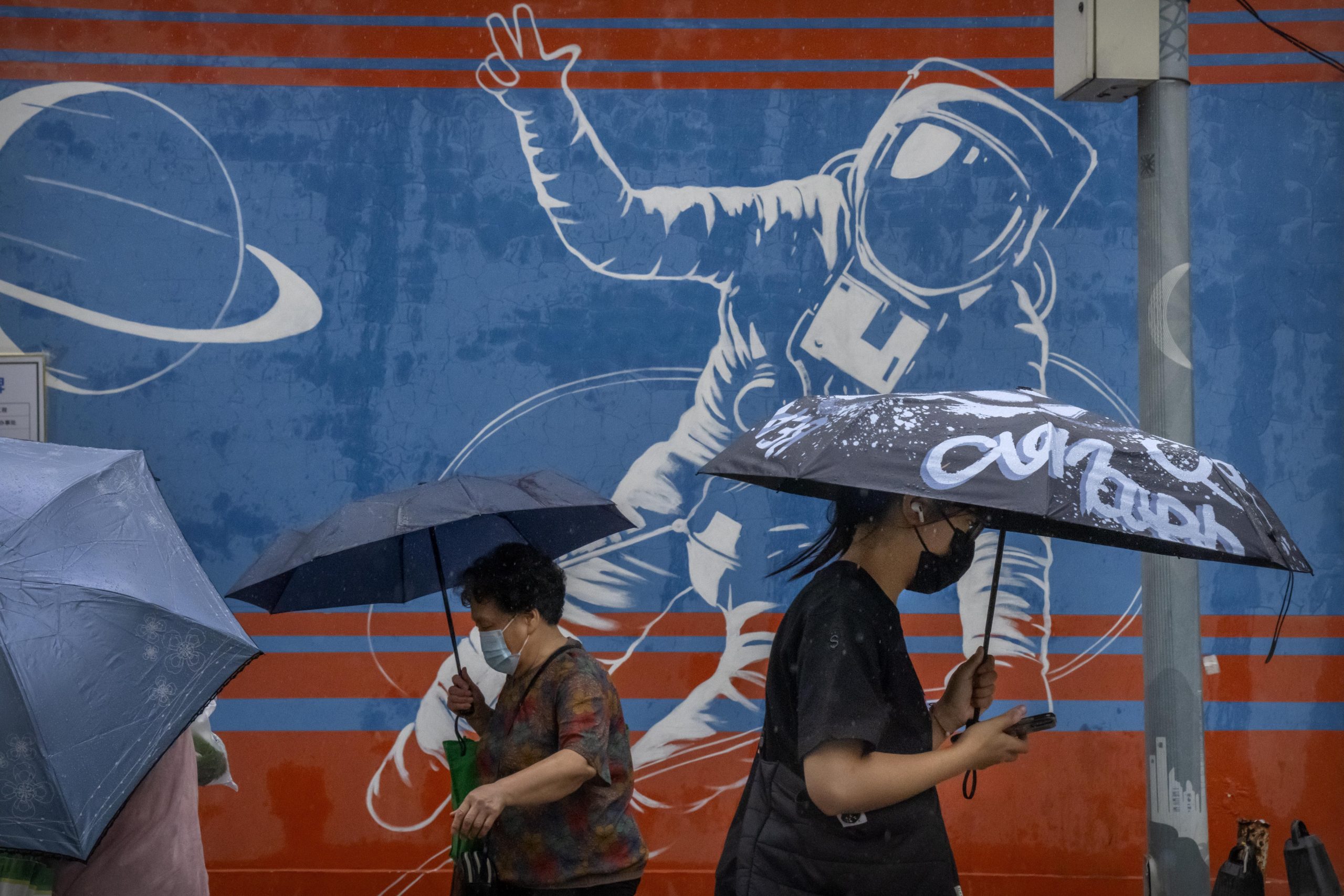 习近平回信台湾青年 望两岸青年同心同行 为实现中国梦携手打拼