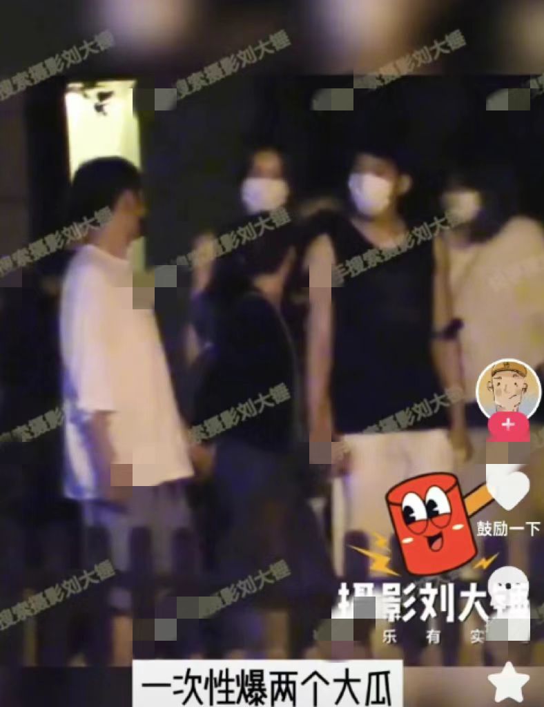 井柏然刘雯恋情实锤！ 十指紧扣与李荣浩夫妇餐聚	