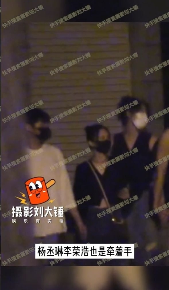 井柏然刘雯恋情实锤！ 十指紧扣与李荣浩夫妇餐聚	