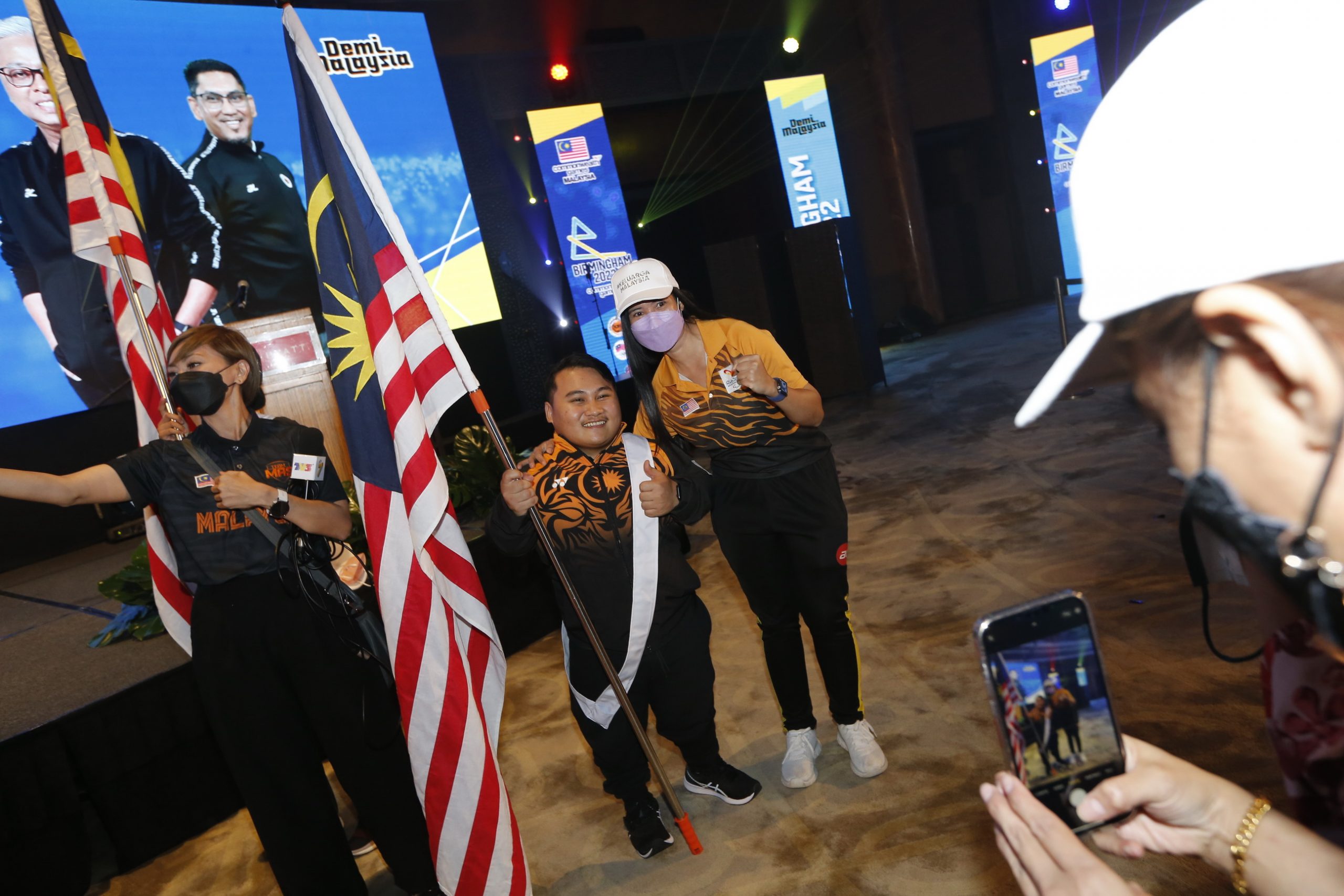 伯明翰共运会| 任旗手燃烧斗志  波尼为金牌拚了